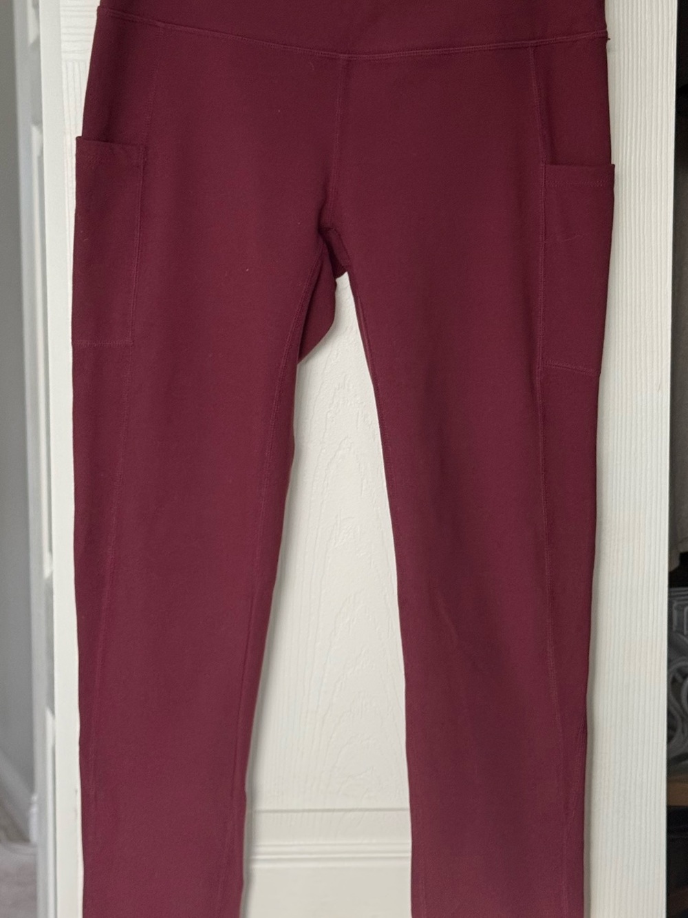 Women’s Burgundy Active Leggings with Side Pockets
